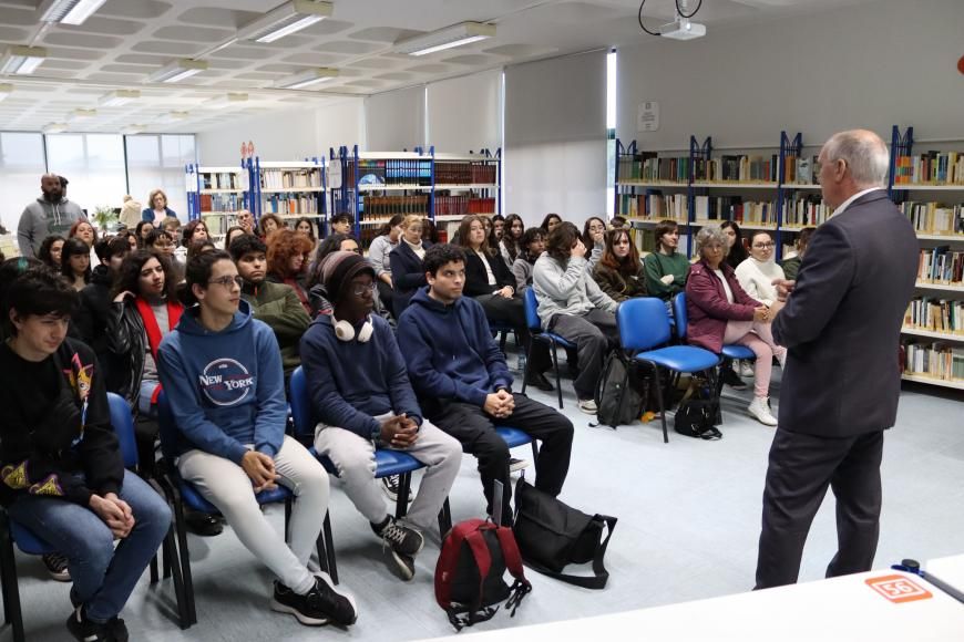 Concurso "Arte e o Espirito Santo" premeia jovens da Secundária Damião de Goes