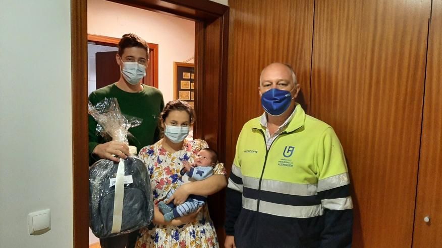 100 cabazes Bebé Alenquer entregues às famílias da Freguesia