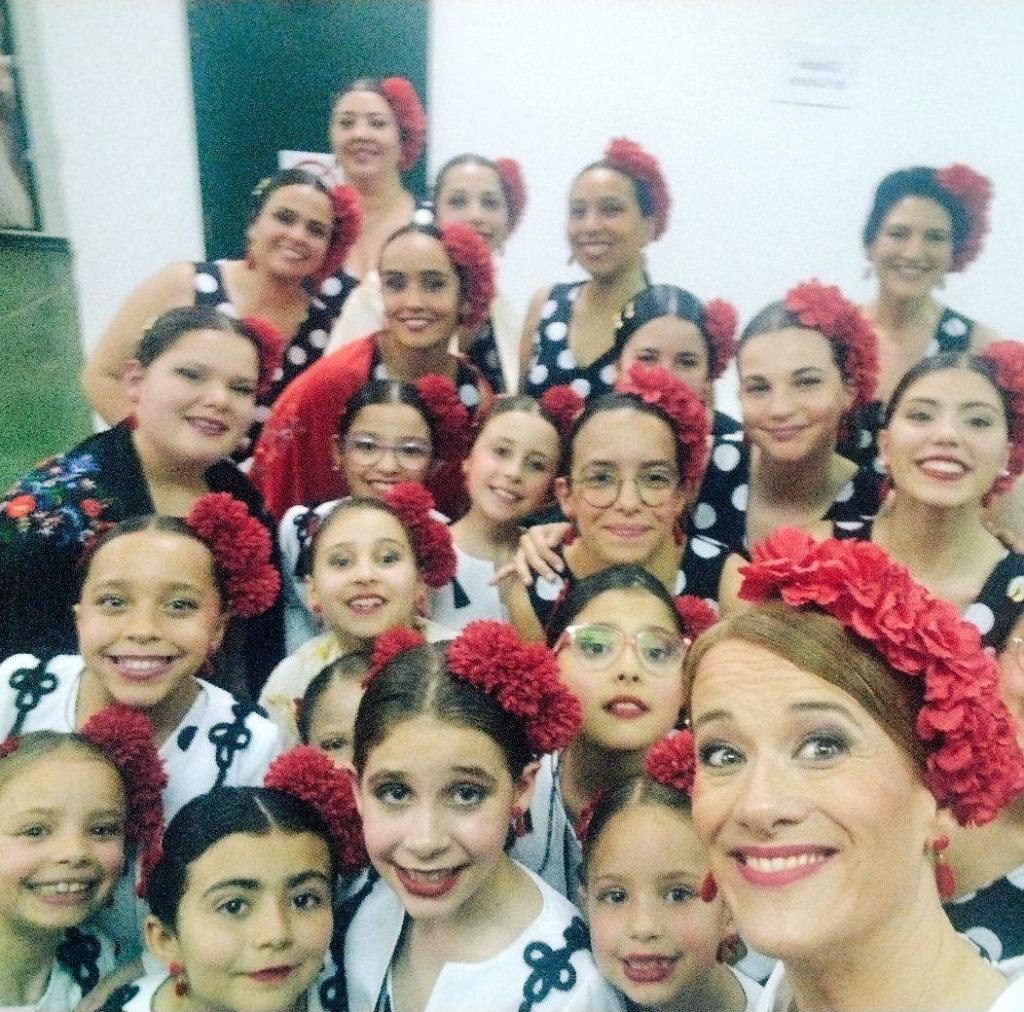 Chiquis de Colores - Escola de Sevilhanas & Flamenco 