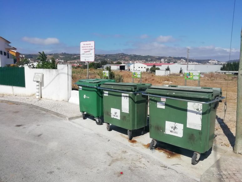 40 novos apoios de caixote do lixo colocados